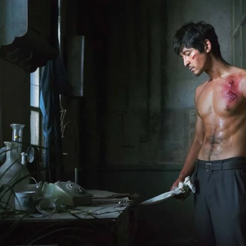 «Η Λίμνη με τις Αγριόχηνες»: Ένα εντυπωσιακό νεονουάρ με φόντο τη Γουχάν