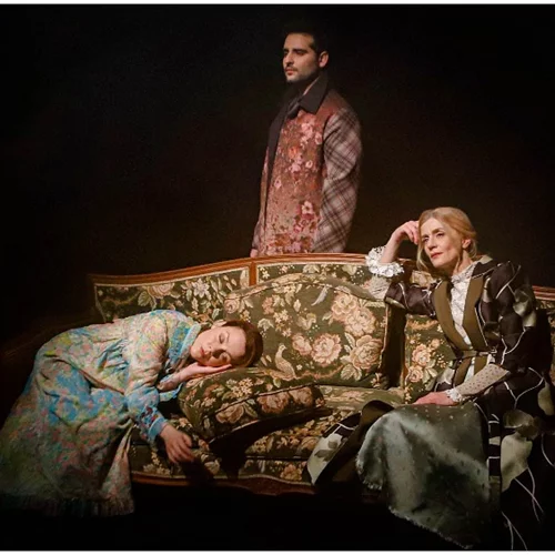 Κριτική σε streaming παράσταση; Γιατί, για την ώρα, λέμε όχι.