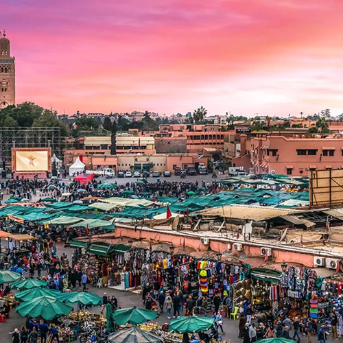 Αγαπημένε μου συνωστισμέ! 7 ταξιδιωτικές εμπειρίες για να γίνουμε ένα με το πλήθος που μας έχουν λείψει