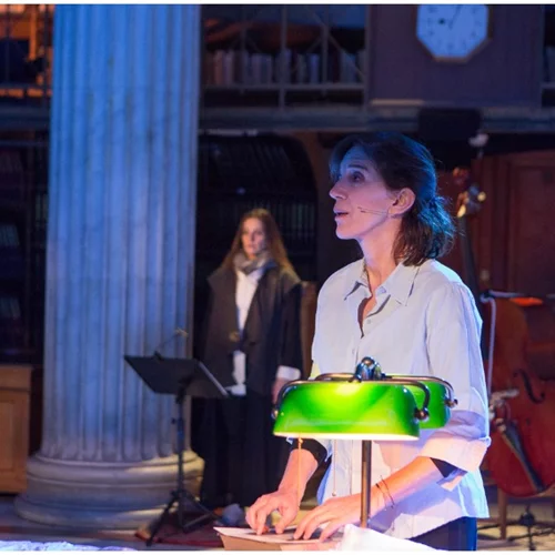 Αμαλία Μουτούση: "Πρέπει να βρούμε μέσα από το σκοτάδι το φως, τώρα που οι συνθήκες γύρω μας σφίγγουν"