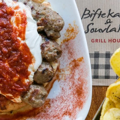 Δοκιμάσαμε το κρεατοφαγικό delivery του «Μπιφτεκάκια και Σουβλάκια»