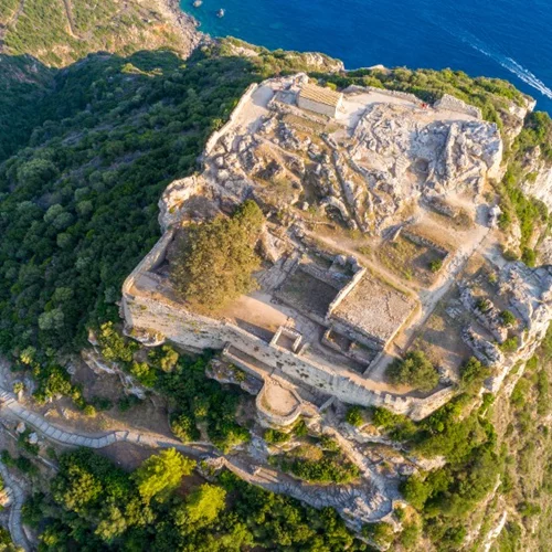 Περπατάμε στους πιο όμορφους αρχαιολογικούς χώρους που πολλοί προσπερνούν