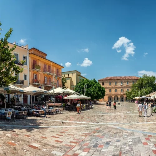 Πλατεία Συντάγματος: H απόλαυση δίνει ραντεβού με την ιστορία στο Ναύπλιο 