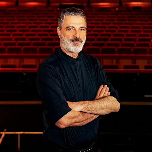 Ανανεώνεται για τρία χρόνια η θητεία του Καλλιτεχνικού Διευθυντή της ΕΛΣ Γιώργου Κουμεντάκη