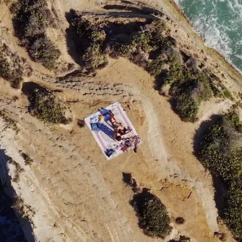 Είδαμε τα πρώτα επεισόδια της νέας σειράς της Cosmote TV «42°C»