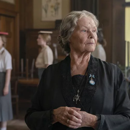 Έξι Λεπτά Πριν τα Μεσάνυχτα