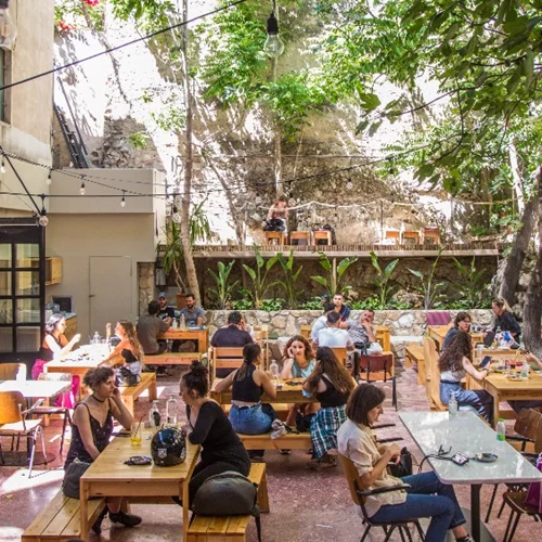 «6 d.o.g.s»: Ο σεφ Fahd Kassem πλουτίζει με το «Badaoui» τη γεύση της Αβραμιώτου