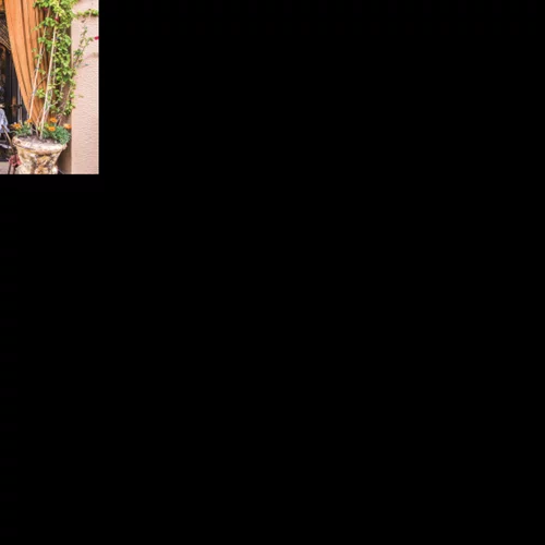 Όλη η Αθήνα συζητά το «Back Door» στου Ψυρρή