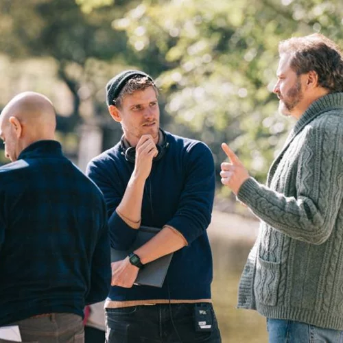 Χάρι Μακουίν, πώς είναι να σκηνοθετείς Κόλιν Φερθ και Στάνλεϊ Τούτσι;