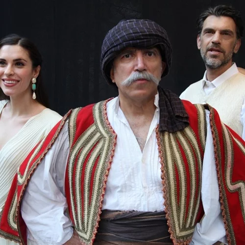 Θέατρο στην αυλή!