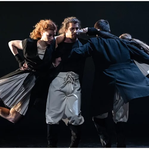 Δύο διάσημοι Βέλγοι κάνουν το Μοιρολόι χορό στο Φεστιβάλ Αθηνών