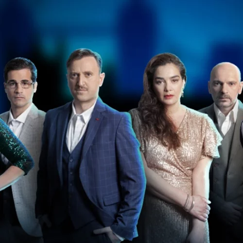 Έξι παραστάσεις που μας βγάζουν σε ταράτσες και αυλές