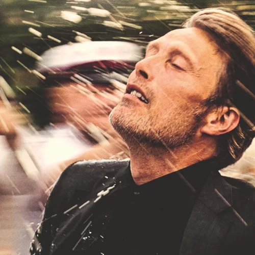 Πίνουμε «Άσπρο Πάτο» με τον Τόμας Βίντερμπεργκ και τον Μαντς Μίκελσεν