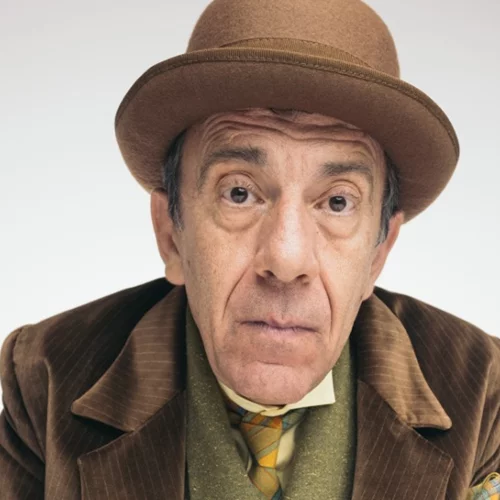 Ο Μανώλης Μαυροματάκης είναι ο Λουκής Λάρας