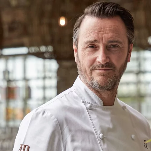 Τι μαγειρεύει ο Jason Atherton στη Μύκονο; Δοκιμάσαμε το πολυαναμενόμενο εστιατορικό project