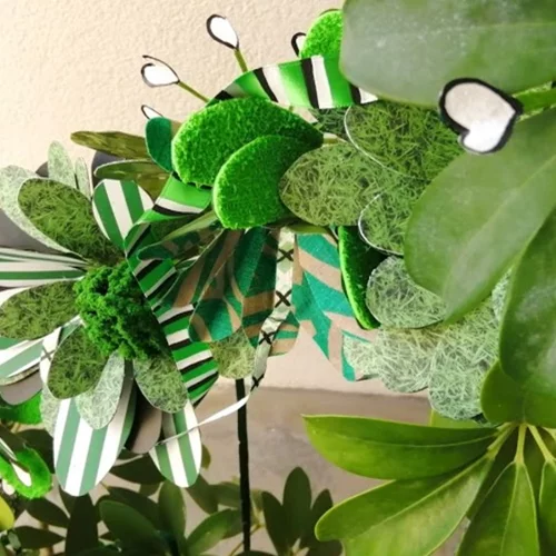 Νάιρα και Εριφύλη, γιατί στήνετε μια pop up έκθεση στα λουλουδάδικα της Βουλής;