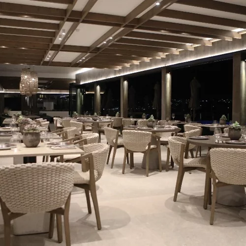 Μια βραδιά στο ολοκαίνουργιο «Cove» της Μυκόνου