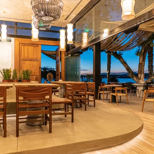 «Nakal»: σαν σε διακοπές στο Πόρτο Ράφτη