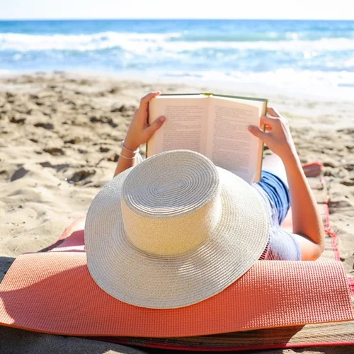 Τα βιβλία του καλοκαιριού: Όσα θα διαβάσουμε στις διακοπές και όχι μόνο