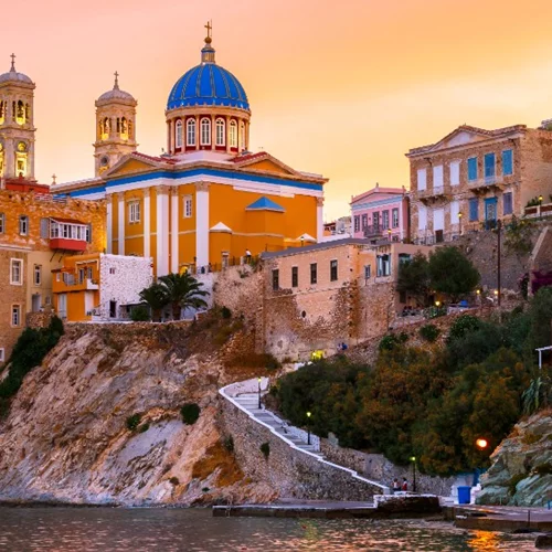 Σύρος: 9 άνθρωποι, 9 λόγοι για να την επισκεφθείς