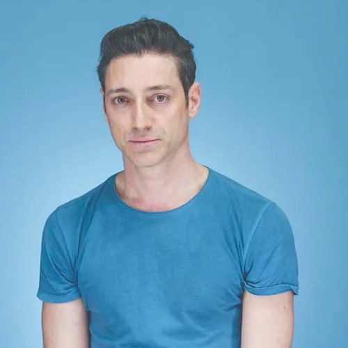 Ευριπίδης Λασκαρίδης: Ο καλλιτέχνης που εμπλουτίζει το λεξιλόγιο του σημερινού θεάτρου