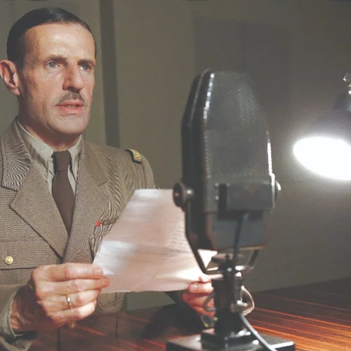 Ο Λαμπέρ Γουιλσόν φορά τη στολή του «Ντε Γκωλ»