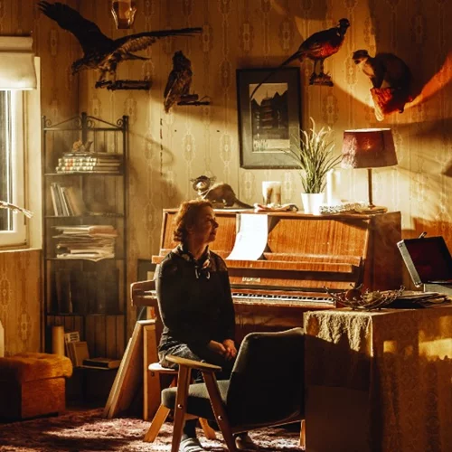 "Κομμάτια μιας γυναίκας": Ο Κόρνελ Μούντρουτσο μεταφέρει το τραύμα της απώλειας στη σκηνή