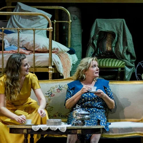 37 αγαπημένες παραστάσεις επιστρέφουν στο σανίδι