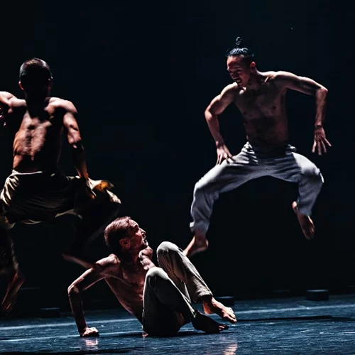 Άκραμ Καν: Ο μύστης του σύγχρονου χορού γεφυρώνει τις παραδόσεις