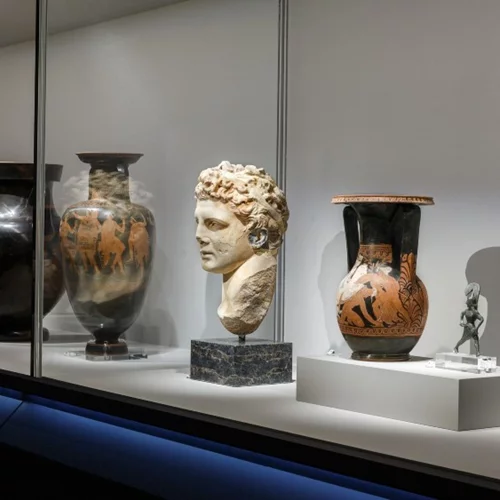 Μουσείο Κυκλαδικής Τέχνης: Μέσα στην μεγάλη αρχαιολογική έκθεση που εξυμνεί το αιώνιο «Κάλλος»