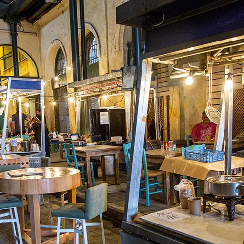 «Hasapika»: Πώς βρέθηκε ένα σουσάδικο μέσα στη Βαρβάκειο;