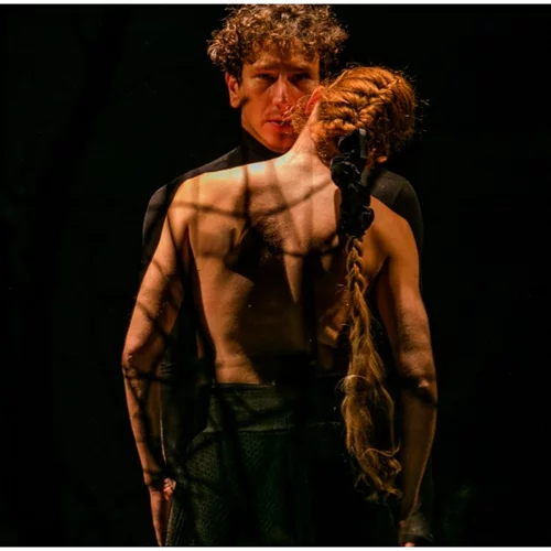 Δημήτρης Καραντζάς: "Η ουσιαστική συνάντηση με τους συνεργάτες είναι το προχώρημα στην τέχνη, στο θέατρο δεν μπορείς να κάνεις κολεξιόν"