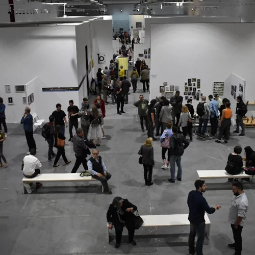 Platforms Project 2021: Η διεθνής φουάρ ανεξάρτητης τέχνης επιστρέφει στην έδρα της – το φυσικό χώρο