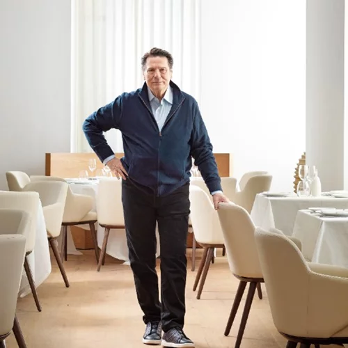 Ο νέος «Milos» εντυπωσιάζει την Αθήνα