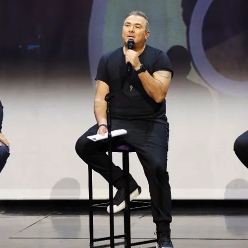 Αντώνης Ρέμος: Έτοιμος για πρεμιέρα σε έναν από τους πιο εντυπωσιακούς νέους χώρους της νυχτερινής Αθήνας