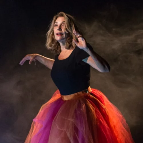 Η Όλια Λαζαρίδου στο Αλκυονίς με τις «Έξι φορές» του Γιώργου Νανούρη