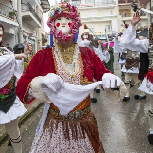 5 ιδέες για αποδράσεις στην Ελλάδα με αποκριάτικο feeling έστω και χωρίς παρελάσεις 