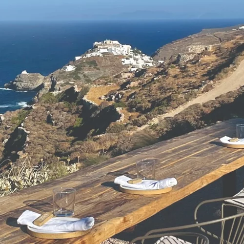 "Ξαναδιαβάζοντας" τη Σίφνο