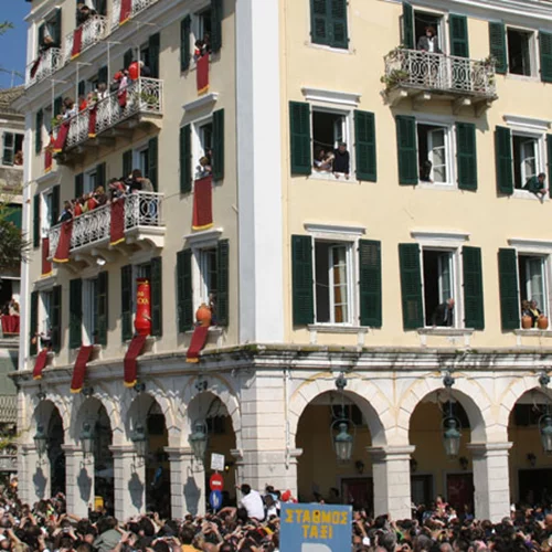 Πού θα ζήσω το πιο ιδιαίτερο Πάσχα στην Ελλάδα και τι πρέπει να ξέρω πριν επιλέξω προορισμό