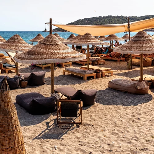 "Castus Beach Bar": Ειδυλλιακό τοπίο με βιώσιμο πρόσημο