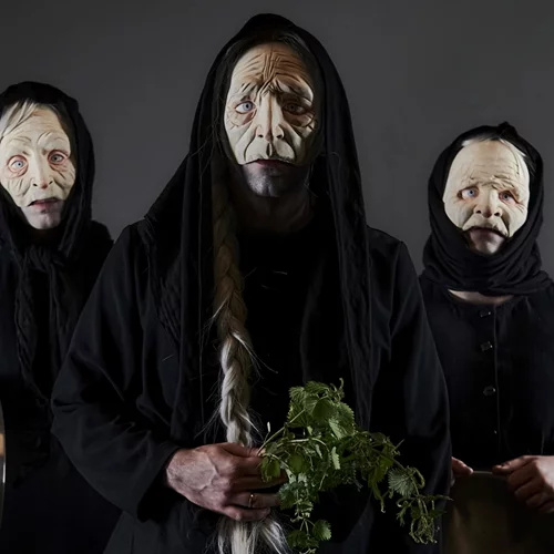 "Οι γριές που μαζεύουν την τσουκνίδα": Μυστικές ιστορίες των γυναικών της Θεσσαλίας