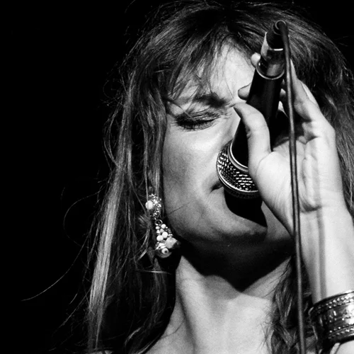 Η Ιωάννα Τσάγκαρη μάς ταξιδεύει μουσικά με το "Within"