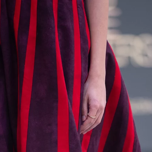 Η σχέση ενός ρούχου με τη σωματική βία