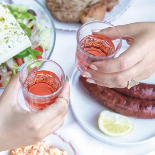 Στην πλατεία Κουνελιών, για μια ταβέρνα-ωδή στην παραδοσιακή ελληνική κουζίνα