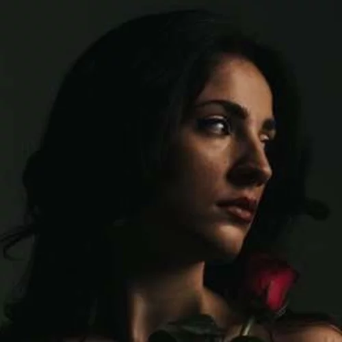 Η Χριστίνα Μαρκεσίνη μάς συστήνεται στο "Μουσικό Κουτί"