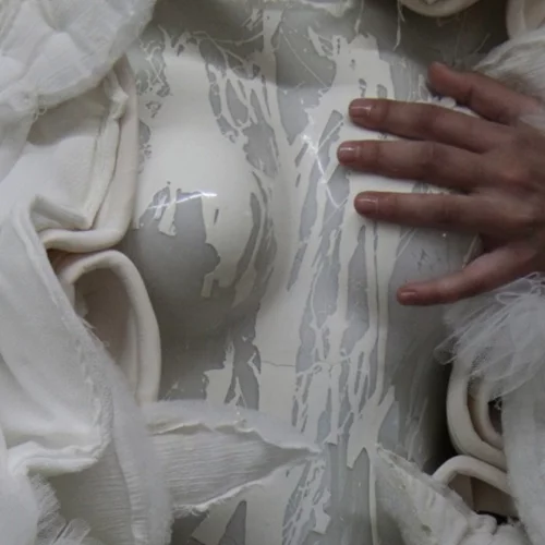 Τι σχέση έχει το 240791 με την υψηλή ραπτική και την τέχνη;