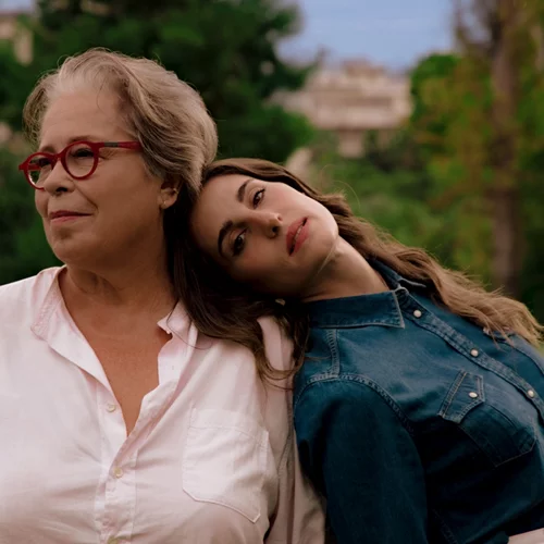 Δήμητρα Γαλάνη και Παυλίνα Βουλγαράκη μπλέκουν τραγούδια και ιστορίες στο Φεστιβάλ Παπάγου