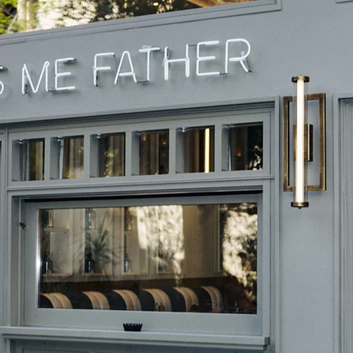 Το "Bless me father" βλογάει την Καρύτση με ποτό και φίνο bar food
