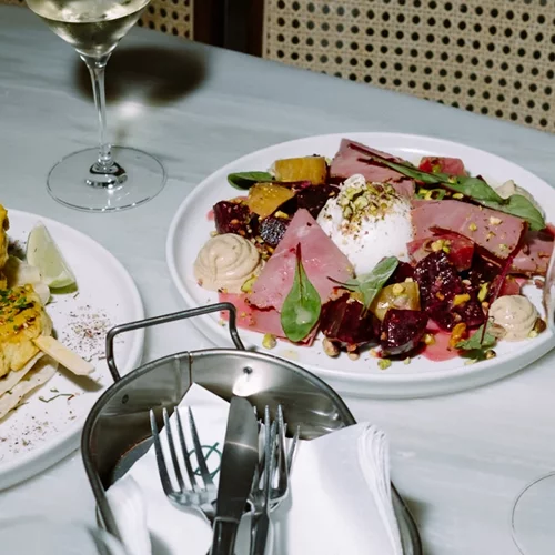 Η "Αφαία" είναι το new age καφενείο που θα γίνει το νέο σου στέκι