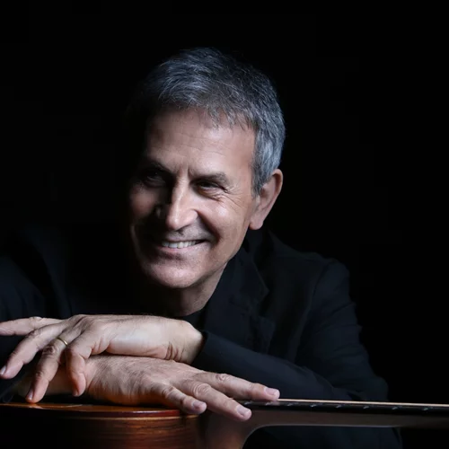 O Γιώργος Νταλάρας περιπλανιέται "Στους Δρόμους του Ρεμπέτικου"